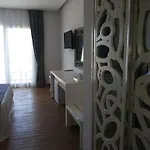 Oda ve Kahvaltı Meggs Bodrum Restaurant &