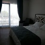 Meggs Bodrum Restaurant & Oda ve Kahvaltı 3*