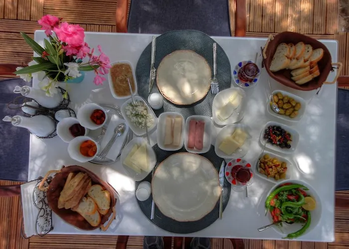 Meggs Bodrum Restaurant & Oda ve Kahvaltı 3*