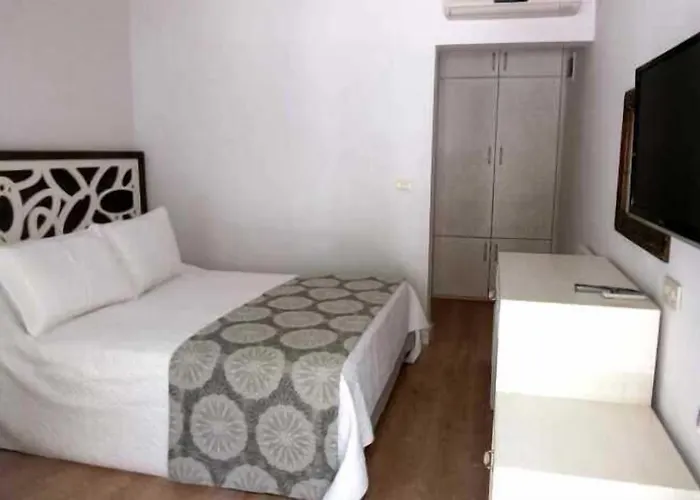 Oda ve Kahvaltı Meggs Bodrum Restaurant & 3*