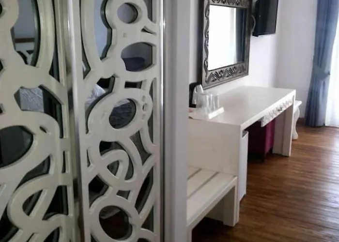 Oda ve Kahvaltı Meggs Bodrum Restaurant &