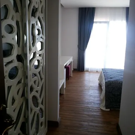 Meggs Bodrum Restaurant & Bed & Breakfast Ortakent