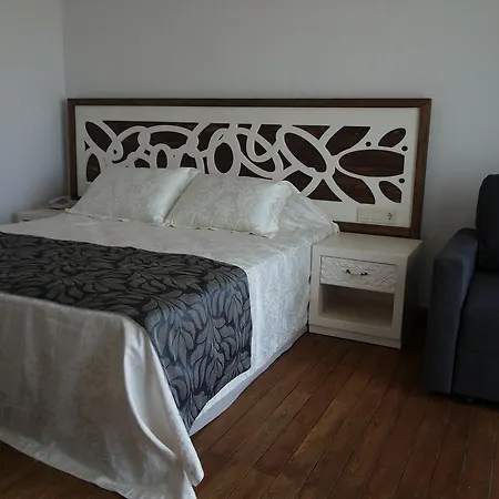 Meggs Bodrum Restaurant & Bed and breakfast Ortakent