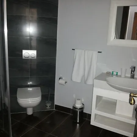 Meggs Bodrum Restaurant & 住宿加早餐酒店 3*