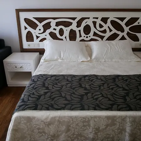 Meggs Bodrum Restaurant & 住宿加早餐酒店 奥塔肯特