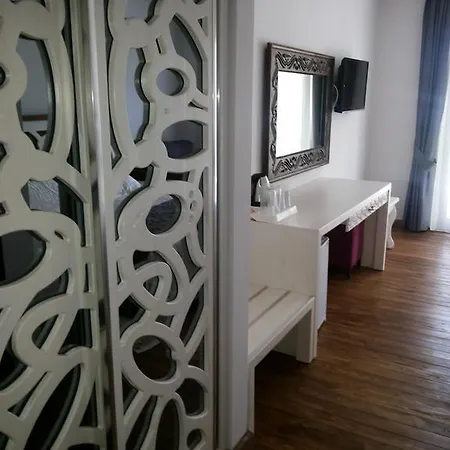 Bed & Breakfast Meggs Bodrum Restaurant &