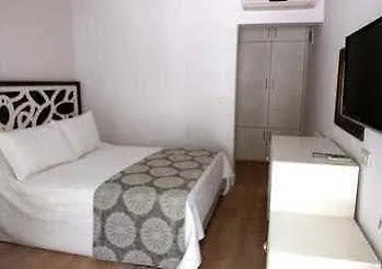 Meggs Bodrum Restaurant & Bed & Breakfast Ortakent